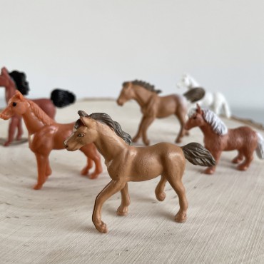 Konie - zestaw figurek w tubie Safari Ltd. - 4