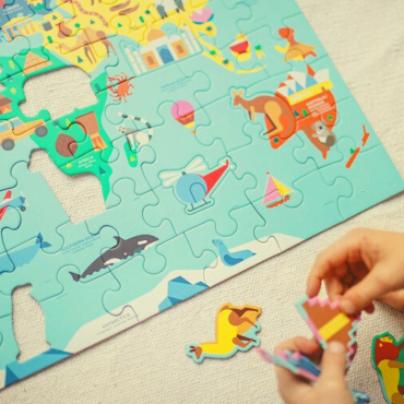 Puzzle Mapa Świata z elementami w kształcie budynków i zwierząt 5+ Mudpuppy - 1
